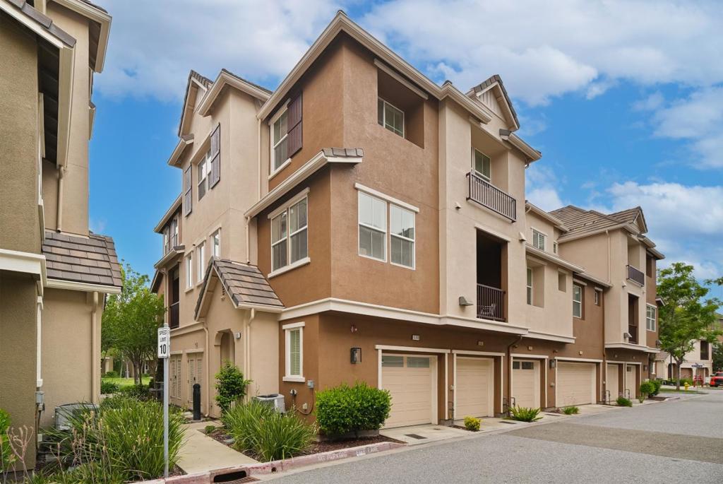 1099 Westbury Drive