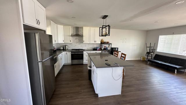 Detail Gallery Image 4 of 13 For 325 Del Sur Way, Oxnard,  CA 93033 - 4 Beds | 2 Baths