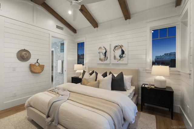 464 466 Westbourne, San Diego CA: https://media.crmls.org/mediaz/dac58a0e-96cb-45d1-b72d-884db7cfb9a0.jpg