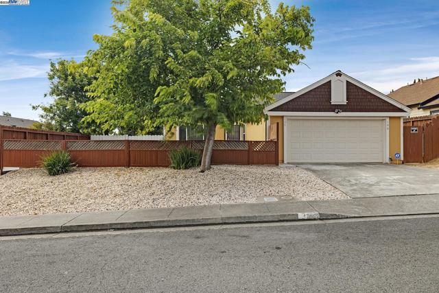 106 Fieldstone Way, Vallejo CA: https://media.crmls.org/mediaz/dac64c56-3a4c-4038-a361-fcc490ce5530.jpg
