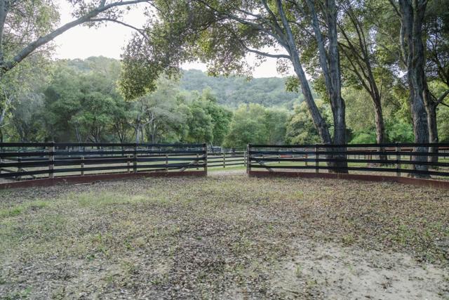 10555 Watsonville Road, Gilroy CA: https://media.crmls.org/mediaz/dac66e0d-ae58-4765-b50b-b2b326150128.jpg