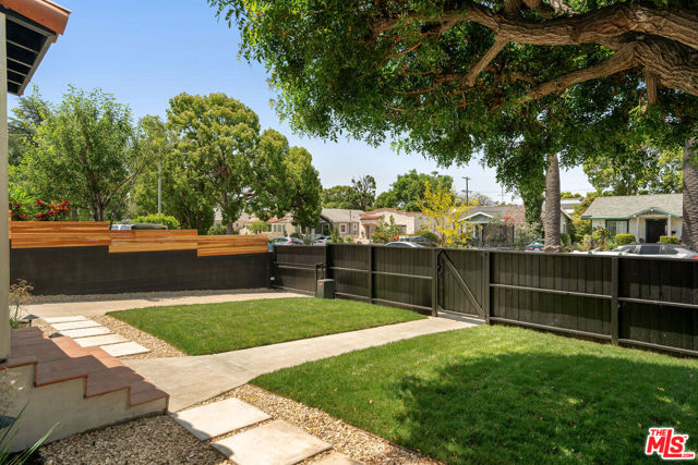3923 Revere Avenue, Los Angeles CA: https://media.crmls.org/mediaz/dac6c102-a42e-4671-b876-65ac2bcf35b0.jpg