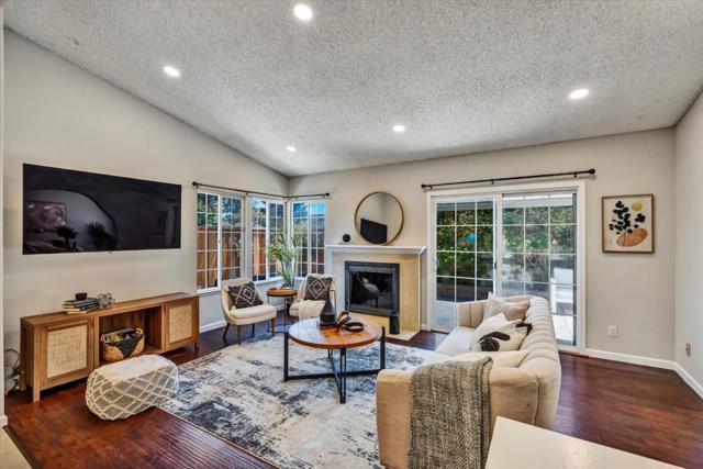 4241 Sora Terrace, Fremont CA: https://media.crmls.org/mediaz/dac83a27-4931-466a-a889-bc206d9ce5f8.jpg