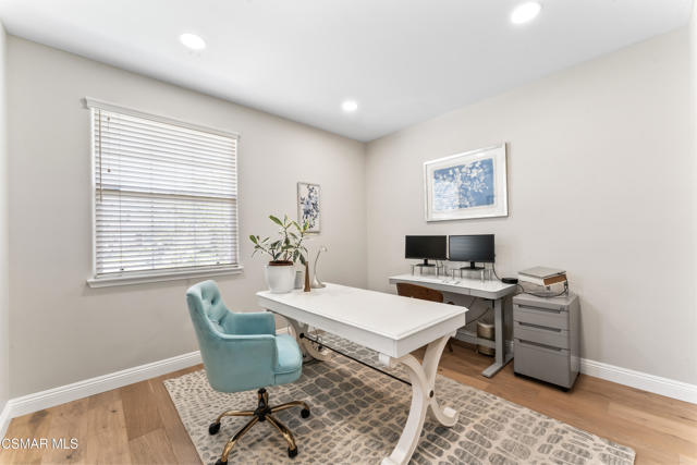 4543 Silverbell Circle, Moorpark CA: https://media.crmls.org/mediaz/dac88bcb-d6bc-4d15-9d60-1b5533fe5025.jpg