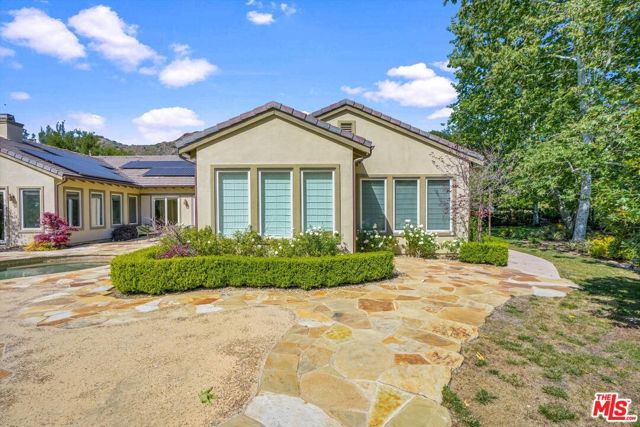 29734 Mulholland Highway, Agoura Hills CA: https://media.crmls.org/mediaz/dac97e40-af9f-48df-9df8-f37b1ecffd64.jpg