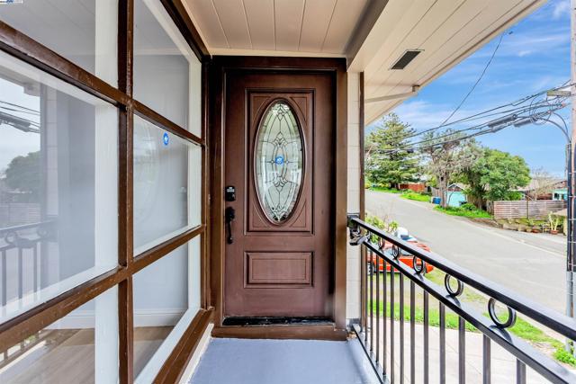 Image 4 of 35 For 158 Baxter St.