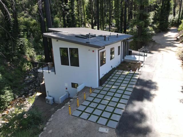 395 Boulder Brook Drive, Boulder Creek CA: https://media.crmls.org/mediaz/dac9b150-8a2d-4c5d-bf76-f7e00fa620af.jpg