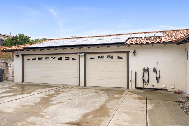 1918 Odell Cir, Vista CA: https://media.crmls.org/mediaz/daca0796-c1b4-4165-ab5a-62e37ae249f1.jpg