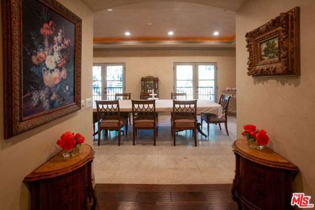 3501 Caribeth Drive, Encino CA: https://media.crmls.org/mediaz/daca0c4d-7968-46f4-aa5e-10c8f89a56e5.jpg
