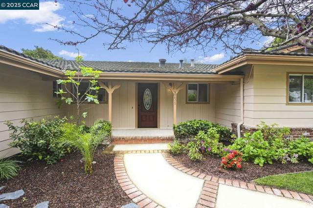 3231 Quandt Rd, Lafayette CA: https://media.crmls.org/mediaz/daca37fa-7dc5-4416-8e5c-cf5be7c82412.jpg
