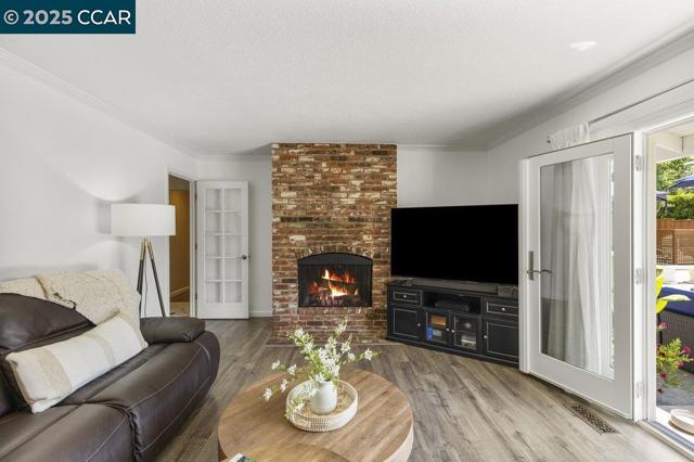 2302 Royal Oaks Dr, Alamo CA: https://media.crmls.org/mediaz/daca5988-cfc0-4e83-b0ef-6c1a2efbfe1a.jpg
