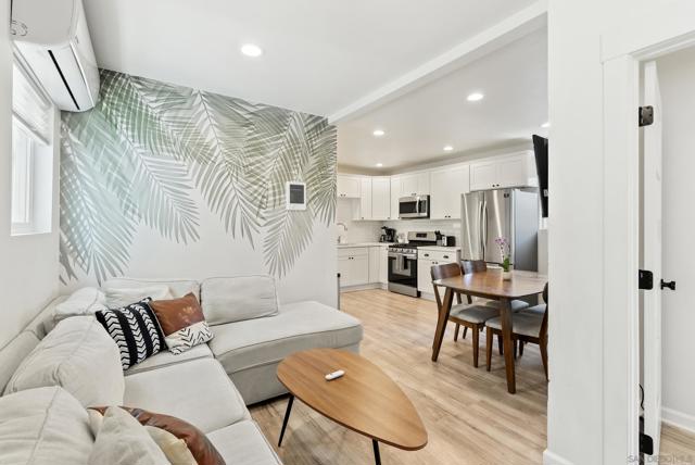 4066 Cherokee Ave, San Diego CA: https://media.crmls.org/mediaz/dacae6cf-262c-43ee-8ea0-b4bb0b870879.jpg