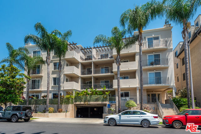 1920 Malcolm Avenue, Los Angeles CA: https://media.crmls.org/mediaz/dacb0420-9d47-4938-ac29-142b8cc2f6e9.jpg