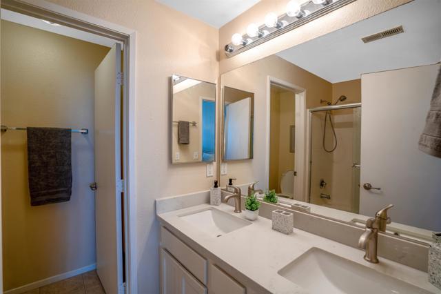 1344 Paizay Pl, Chula Vista CA: https://media.crmls.org/mediaz/dacb5f82-2977-4daf-9fed-618ea0daed11.jpg