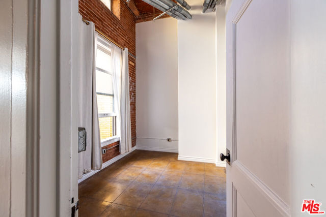 215 W 7th Street, Los Angeles CA: https://media.crmls.org/mediaz/dacba009-d068-4490-8a9f-ad714ca24f6d.jpg