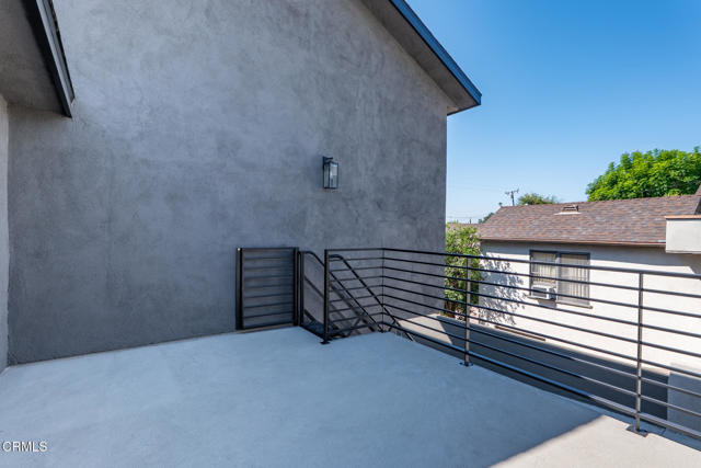 1818 New York Drive, Altadena CA: https://media.crmls.org/mediaz/dacbb1a1-92cb-457a-aa47-04997d3531ce.jpg