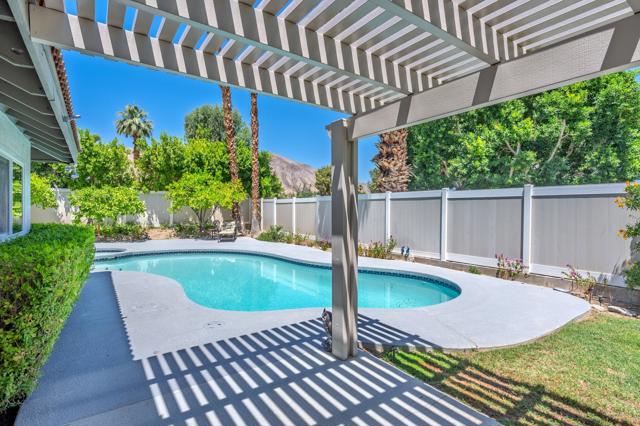 72890 Amber Street, Palm Desert CA: https://media.crmls.org/mediaz/dacc5d81-828d-42a1-94cb-473ffbda8b21.jpg