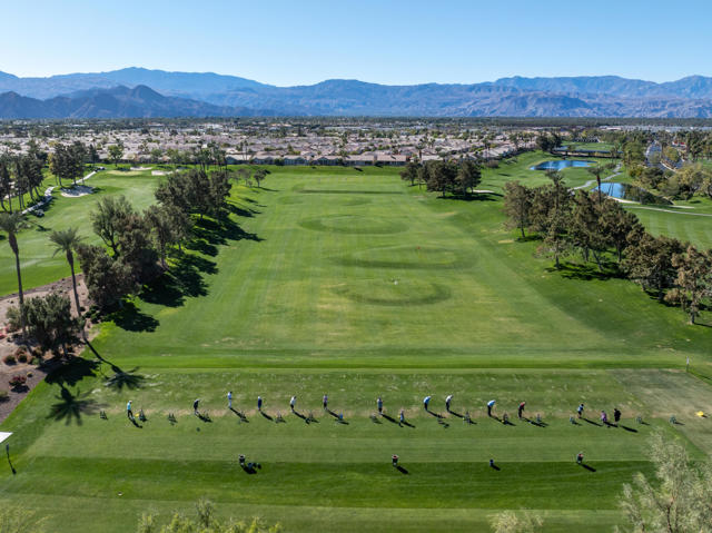 78210 Gray Hawk Drive, Palm Desert CA: https://media.crmls.org/mediaz/daccbd8b-32b6-4f7f-bc9e-5f23457ea656.jpg