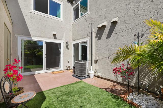 10840 Macouba Pl, San Diego CA: https://media.crmls.org/mediaz/daccd47d-36bb-4baf-b330-3ce651b9f077.jpg