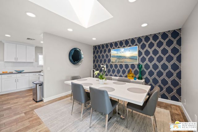 2002 S Bobolink Lane, Palm Springs CA: https://media.crmls.org/mediaz/dacda3f7-f314-42e5-be73-4a50209267a5.jpg