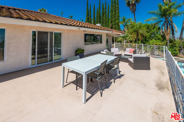 2357 Knob Hill Drive, Riverside CA: https://media.crmls.org/mediaz/dacdb5c7-0b20-4dc0-9125-ccf8364e486b.jpg
