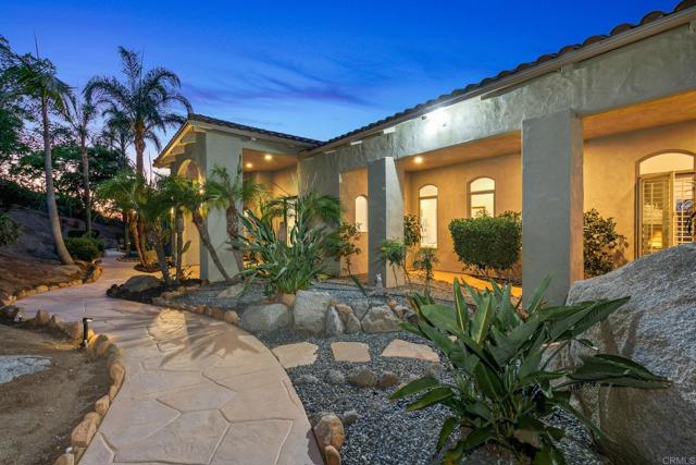 30330 Via Maria Elena, Bonsall CA: https://media.crmls.org/mediaz/dacdc978-2b91-4e17-ac4f-0dba5d8a4312.jpg