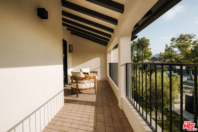 446 N Croft Avenue, Los Angeles CA: https://media.crmls.org/mediaz/dacddca4-a26d-4ff0-af19-ff5f0e45d0ff.jpg