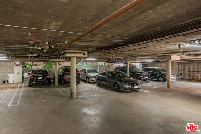 4702 Fulton Avenue, Sherman Oaks CA: https://media.crmls.org/mediaz/dacdfa4b-aea7-42b5-8d12-451c4111b841.jpg