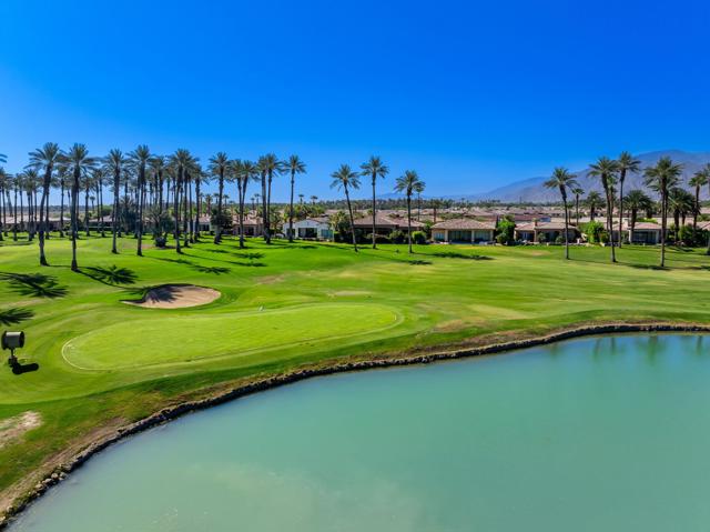 81874 Couples Court, La Quinta CA: https://media.crmls.org/mediaz/dace0ddf-6f53-4728-af3a-8b34b914c60e.jpg