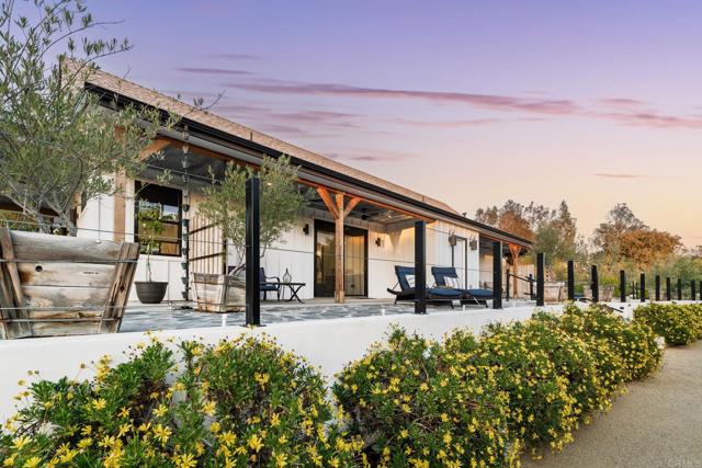 35715 Calle Nopal, Temecula CA: https://media.crmls.org/mediaz/dace1551-9b5d-4495-858b-6bd4cc3ffc22.jpg