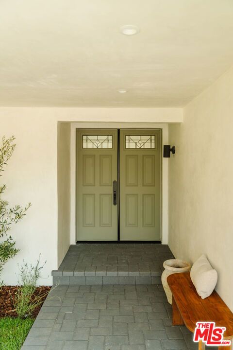 29204 Deep Shadow Drive, Agoura Hills CA: https://media.crmls.org/mediaz/dacea02e-0155-48c6-bac1-b1a2a6b324fb.jpg