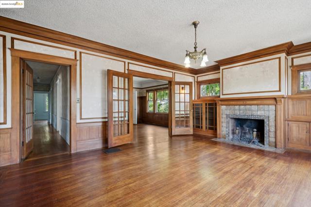 1239 Carleton St, Berkeley CA: https://media.crmls.org/mediaz/daceab32-58e4-46a1-bec1-471d69c1a91b.jpg