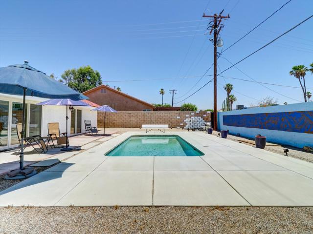 27420 Avenida Quintana, Cathedral City CA: https://media.crmls.org/mediaz/daced342-da3b-40bd-a282-57fadeec965e.jpg