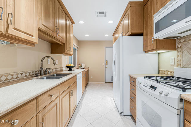 Detail Gallery Image 9 of 37 For 2451 Manet Ln, Simi Valley,  CA 93063 - 4 Beds | 3 Baths