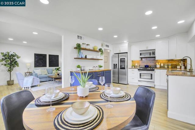 9821 Broadmoor Dr, San Ramon CA: https://media.crmls.org/mediaz/dacef7f8-7242-499f-93ab-2fa4ae10710e.jpg