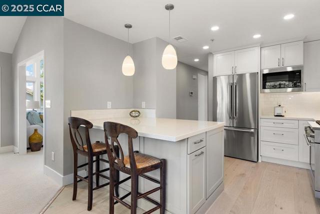 5593 Terra Granada Dr, Walnut Creek CA: https://media.crmls.org/mediaz/dacf44bf-5cd2-4527-8d77-86baa8a51011.jpg