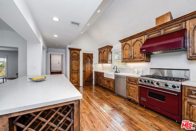 755 31st Street, Manhattan Beach CA: https://media.crmls.org/mediaz/dacf4db8-c92b-4d5d-b6ce-edd8ce1ce4e7.jpg