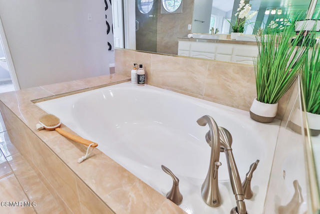 29153 Oakpath Drive, Agoura Hills CA: https://media.crmls.org/mediaz/dacf799d-c3ae-4dea-8f22-d0b3911cec6c.jpg