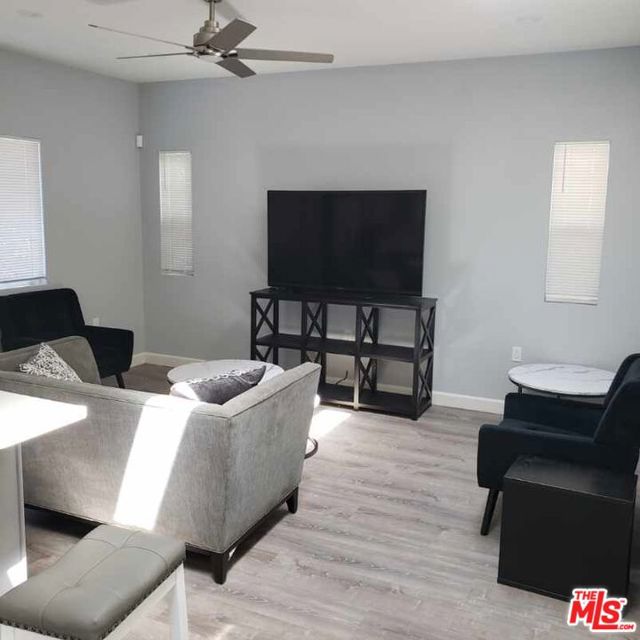 3216 W 30th Street, Los Angeles CA: https://media.crmls.org/mediaz/dad00d2b-4ec4-4c2f-be62-c5a0ba71f790.jpg