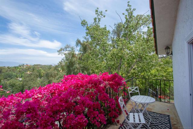 28628 Mountain Meadow Rd, Escondido CA: https://media.crmls.org/mediaz/dad035ad-7db2-4d5c-9eb7-65bd66241cc2.jpg