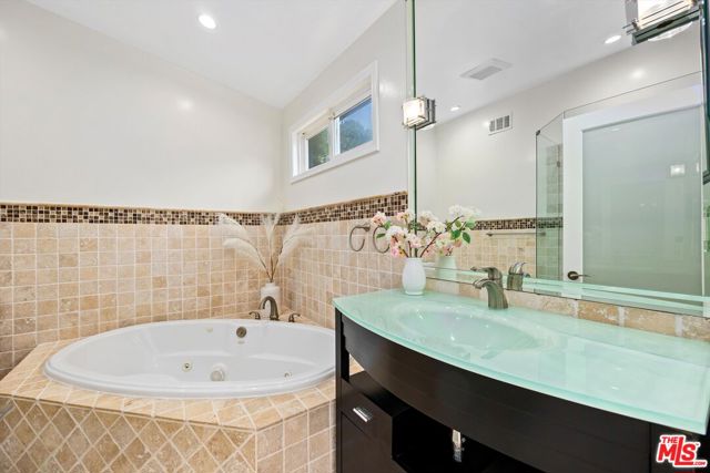 2376 Dewey Street, Santa Monica CA: https://media.crmls.org/mediaz/dad0db91-62bb-463b-ac6e-a282a42f9142.jpg