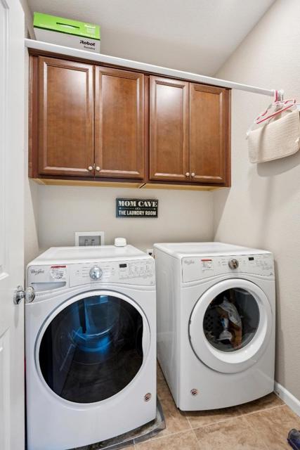 2521 Apricot Way, Gilroy CA: https://media.crmls.org/mediaz/dad1754e-ab8c-4ac9-b371-1a7595ea4540.jpg