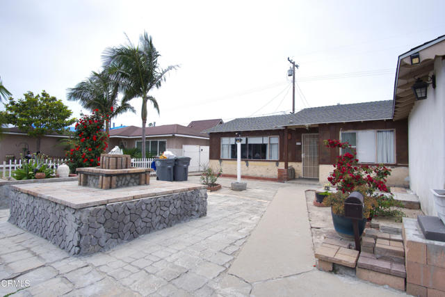 4127 S C Street, Oxnard CA: https://media.crmls.org/mediaz/dad1b17c-a8be-43e7-a7fe-5f850c6d7edf.jpg