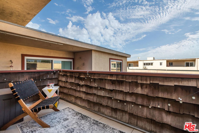 5414 Newcastle Avenue, Encino CA: https://media.crmls.org/mediaz/dad1d894-bcbc-4252-8b97-0678d05eb42c.jpg