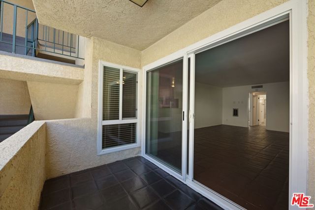 5328 Newcastle Avenue, Encino CA: https://media.crmls.org/mediaz/dad298f8-fe92-44fa-8700-f5e68cbb7f91.jpg