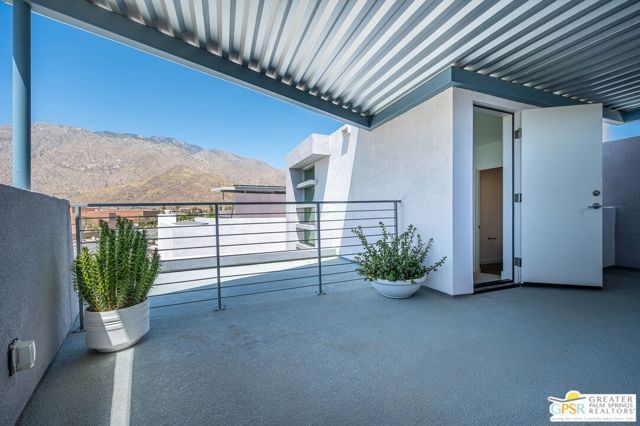 1007 Ziel Drive, Palm Springs CA: https://media.crmls.org/mediaz/dad30f46-979b-4bdd-ad8b-9d55a364f825.jpg