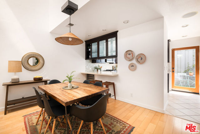 2408 34th Street, Santa Monica CA: https://media.crmls.org/mediaz/dad370e6-f9b6-442e-b10d-9ed9cc2f2186.jpg