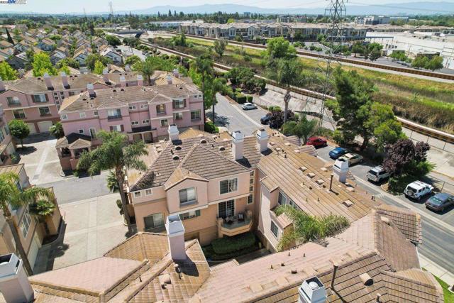 385 Montecito Way, Milpitas CA: https://media.crmls.org/mediaz/dad40ad3-cf47-41b3-a6b5-7b01f5d1a6ed.jpg