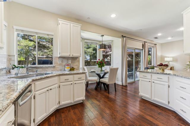 1159 Vintner Pl, Livermore CA: https://media.crmls.org/mediaz/dad434ee-8fa4-4b8a-ae17-95fe212e3ad9.jpg