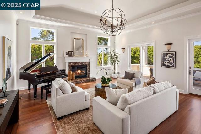 128 Oak Rd, Orinda CA: https://media.crmls.org/mediaz/dad447aa-4d98-4f74-83f4-e57d0909f9af.jpg